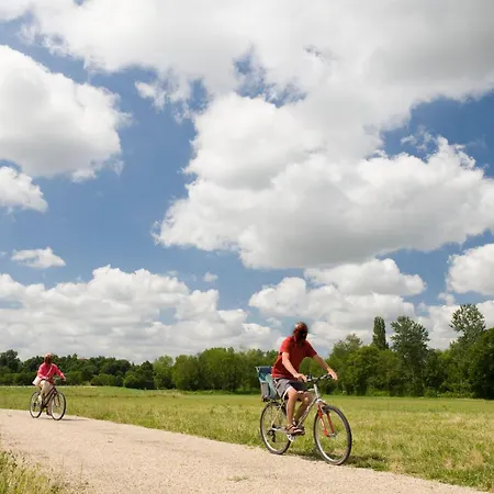Aparthotel Pierre & Les Rives De La Seugne 3*