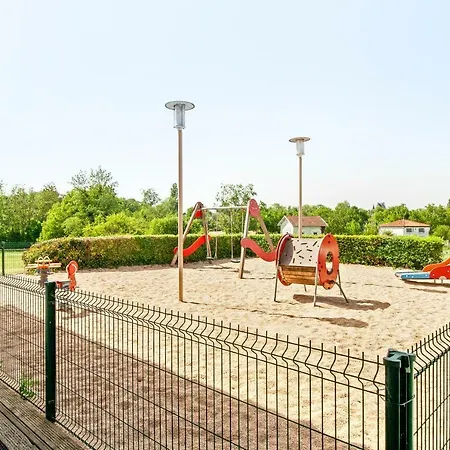 Pierre & Les Rives De La Seugne Aparthotel 3*